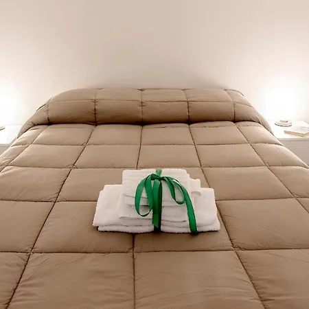 Three Toledo 公寓 *