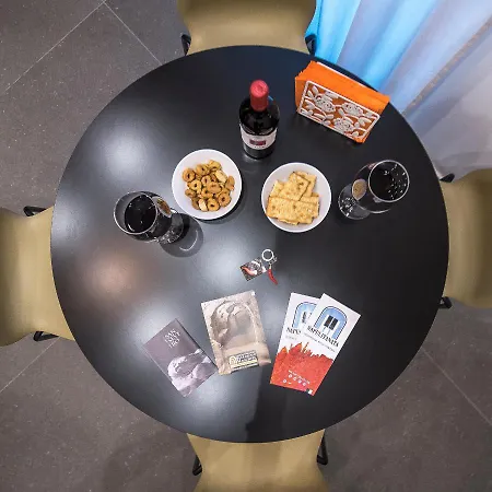 Three Toledo * Nápoles